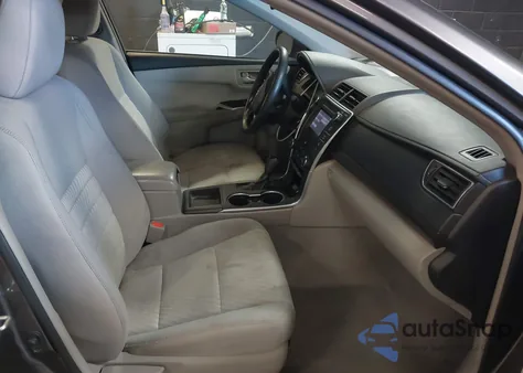 2017 Toyota Camry Le z USA, uszkodzony, nr VIN 4T1BF1FK2HU786888